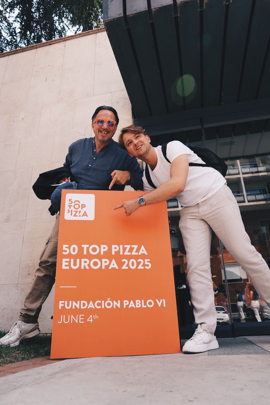 Fondatorii Zano la decernarea 50 Top Pizza
